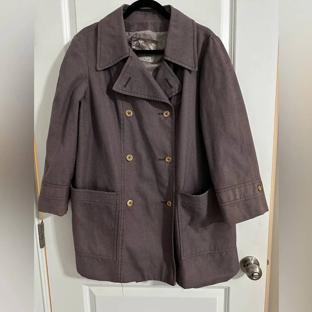 VINTAGE London Fog Trenchcoat. Button Front - Picture 1 of 5